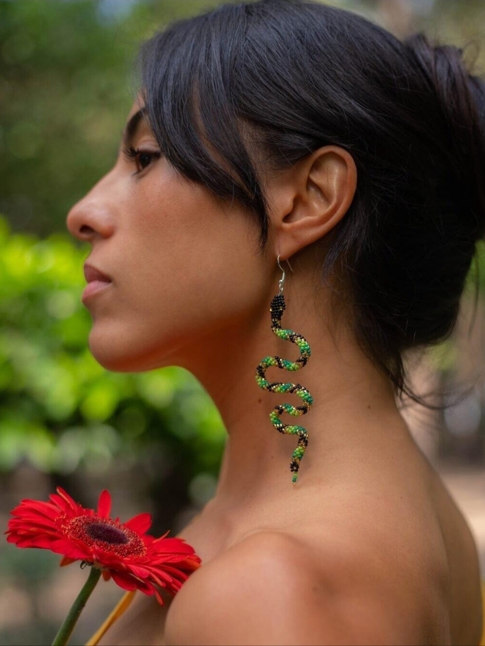Genuine Mother Sierra Handmade Green & Black Beaded Snake Dangle Earrings - Picture 2 of 3